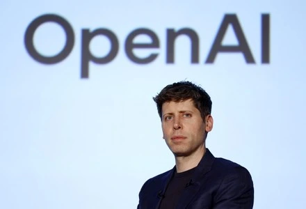 Sam Altman durante la entrevista en la que habló sobre la singularidad de la inteligencia artificial