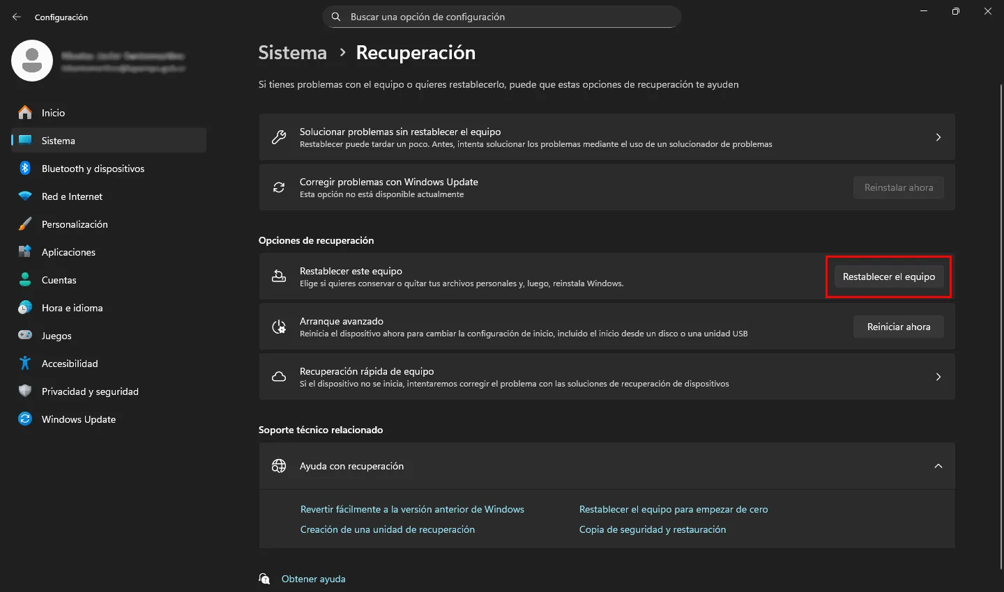 Pantalla de recuperación de Windows 11 mostrando la opción Restablecer el equipo